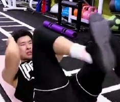 九游登录入口-邹阳晒训练视频：肌肉的疼痛感才是运动员放心玩的慰藉