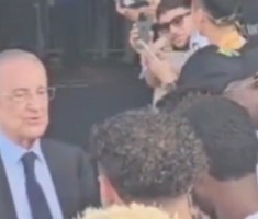 风度！皇马世俱杯惨败，弗洛伦蒂诺赛后与球迷们友好交流