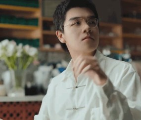 整活，柯洁在端午节广告中模仿卞相壹投诉名场面，还调侃韩国在端午节不放假