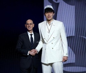 韩国媒体质疑杨瀚森！史上最荒唐的选择，开拓者队是为了中国市场