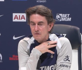 九游体育APP-是否觉得正身处保级大战？弗兰克：这不是我正在考虑的事